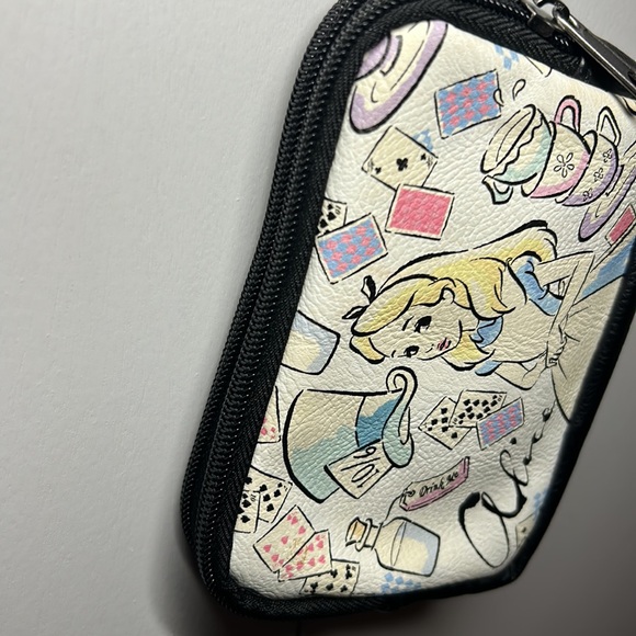 Disney Alice in Wonderland Wristlet Clutch - Picture 4 of 8